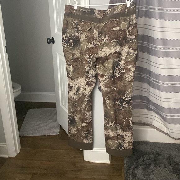 Cabela’s Strata Performance Light Weight camo pants - Size Large (36-38”) - Picture 2 of 9